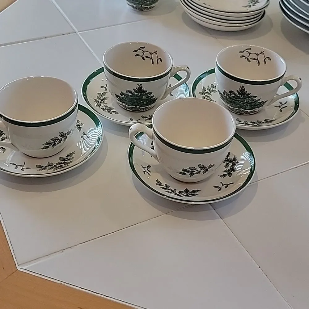 Vintage Spode Christmas tea/saucer 7oz. Set of 4